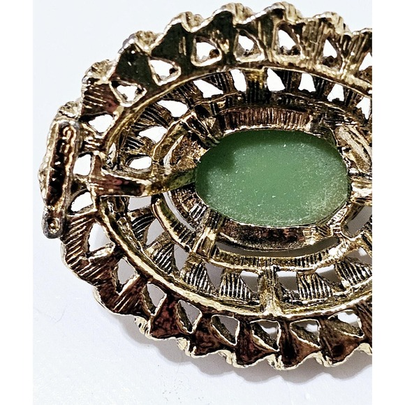 Vintage 1960s Green Cameo Brooch by Gerry's - Picture 7 of 9